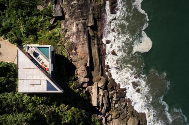 Peninsula House by Bernardes Arquitetura in Sao Paulo, Brazil