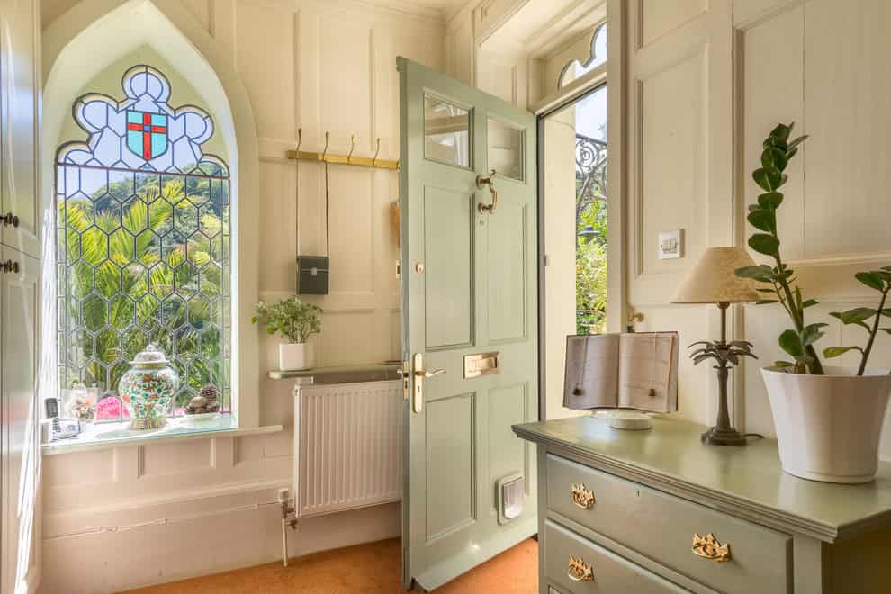 13. Dartmouth Lodge House 13. Dartmouth Lodge House