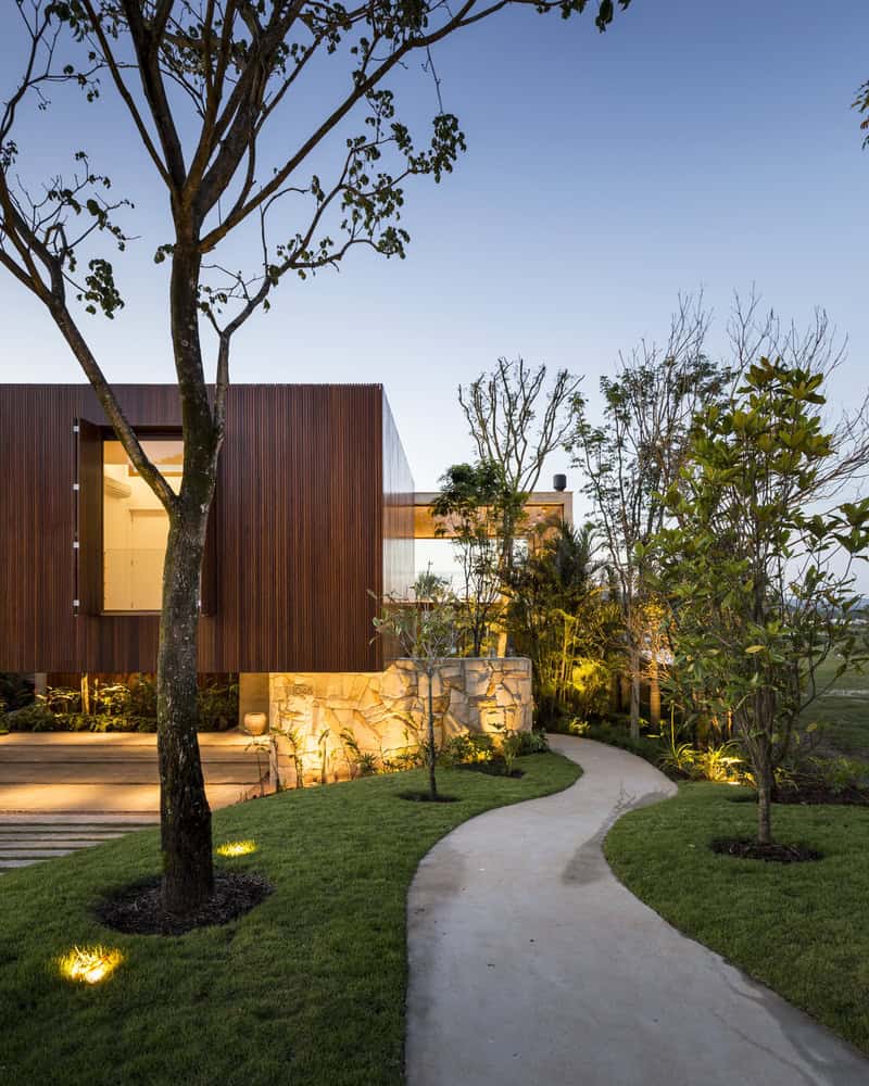 Angular House by Stemmer Rodrigues Arquitetura in Porto Alegre, Brazil Angular House by Stemmer Rodrigues Arquitetura in Porto Alegre, Brazil