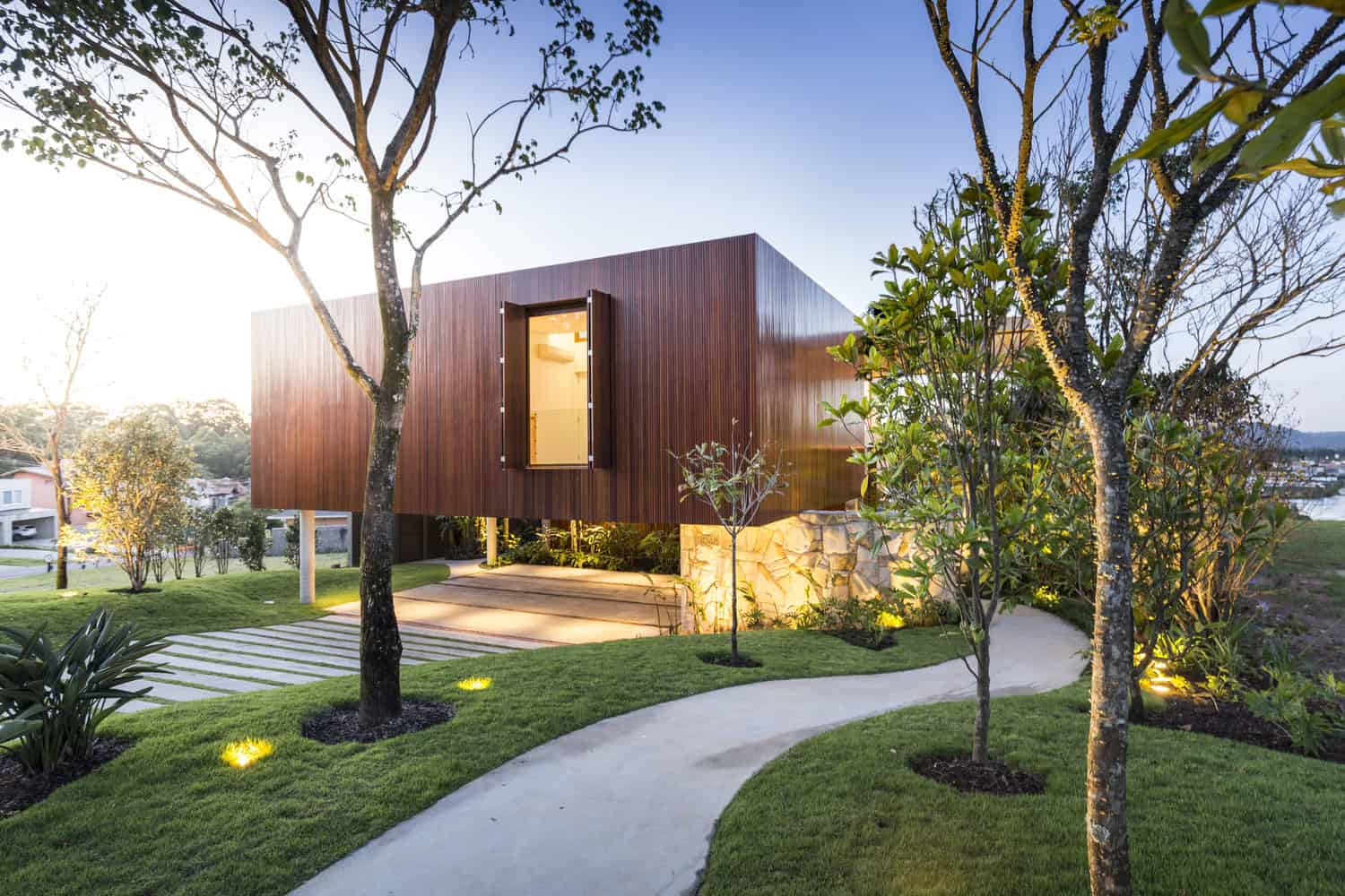 Angular House by Stemmer Rodrigues Arquitetura in Porto Alegre, Brazil Angular House by Stemmer Rodrigues Arquitetura in Porto Alegre, Brazil