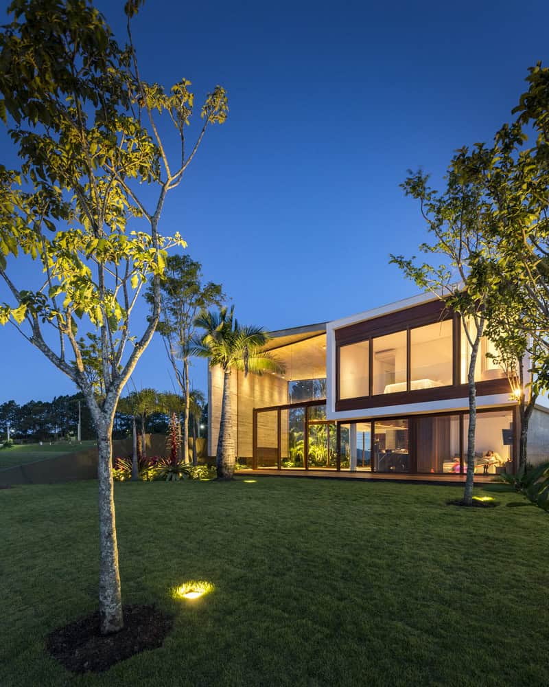 Angular House by Stemmer Rodrigues Arquitetura in Porto Alegre, Brazil Angular House by Stemmer Rodrigues Arquitetura in Porto Alegre, Brazil