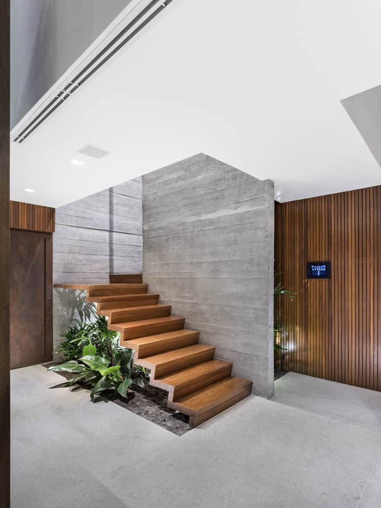 Angular House by Stemmer Rodrigues Arquitetura in Porto Alegre, Brazil Angular House by Stemmer Rodrigues Arquitetura in Porto Alegre, Brazil