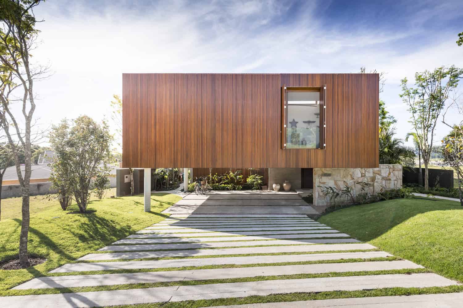 Angular House by Stemmer Rodrigues Arquitetura in Porto Alegre, Brazil Angular House by Stemmer Rodrigues Arquitetura in Porto Alegre, Brazil