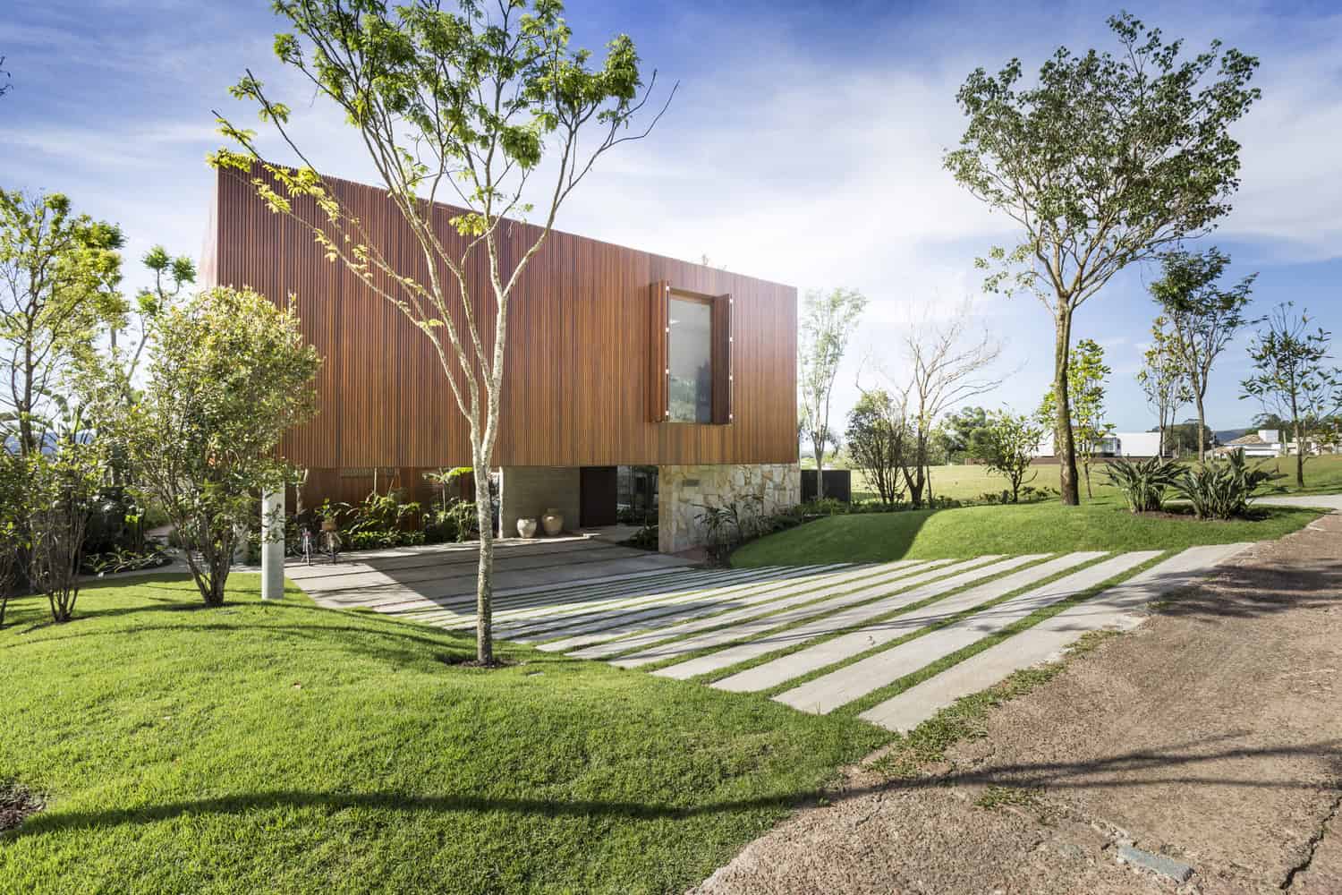 Angular House by Stemmer Rodrigues Arquitetura in Porto Alegre, Brazil Angular House by Stemmer Rodrigues Arquitetura in Porto Alegre, Brazil