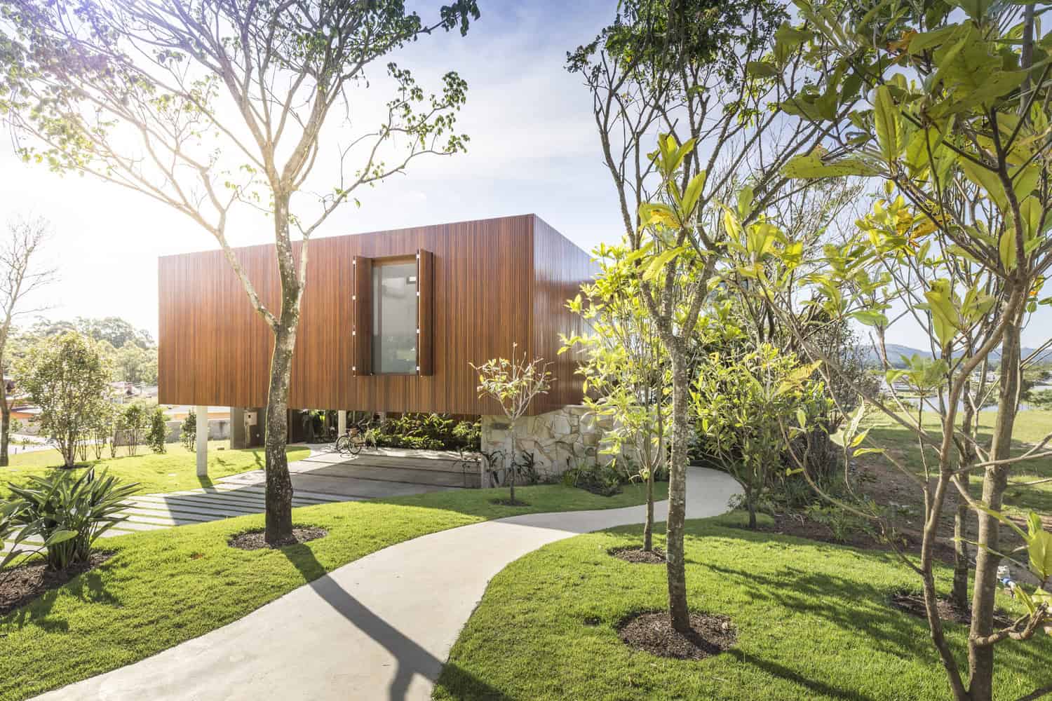 Angular House by Stemmer Rodrigues Arquitetura in Porto Alegre, Brazil Angular House by Stemmer Rodrigues Arquitetura in Porto Alegre, Brazil