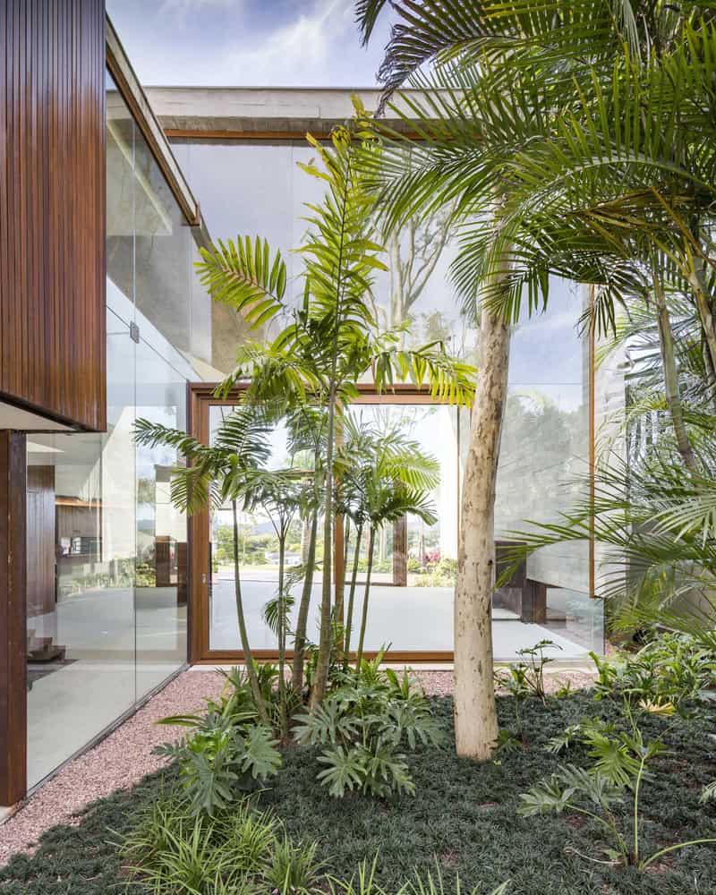 Angular House by Stemmer Rodrigues Arquitetura in Porto Alegre, Brazil Angular House by Stemmer Rodrigues Arquitetura in Porto Alegre, Brazil