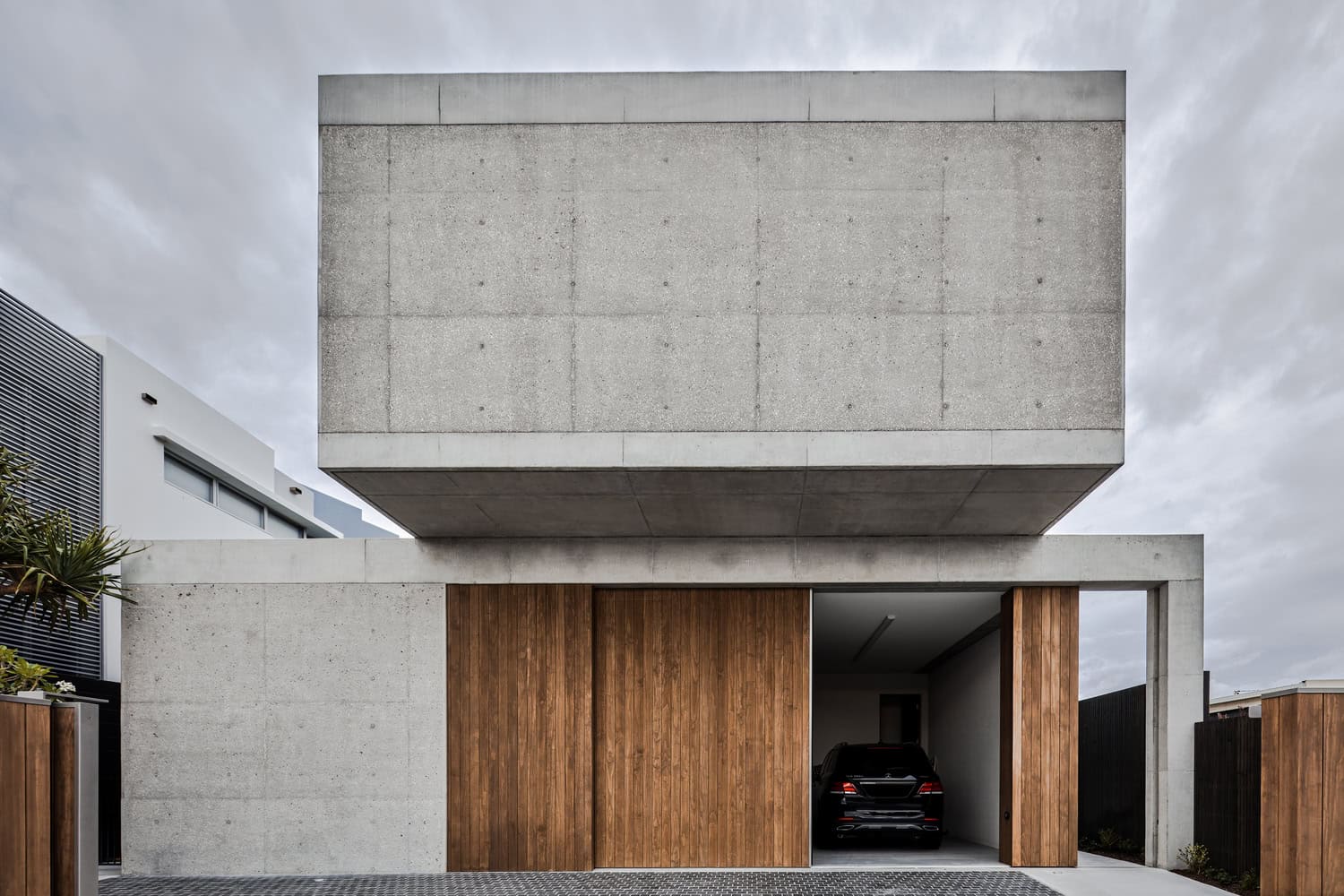 Mermaid Beach Residence by BE Architecture in Queensland, Australia Mermaid Beach Residence by BE Architecture in Queensland, Australia