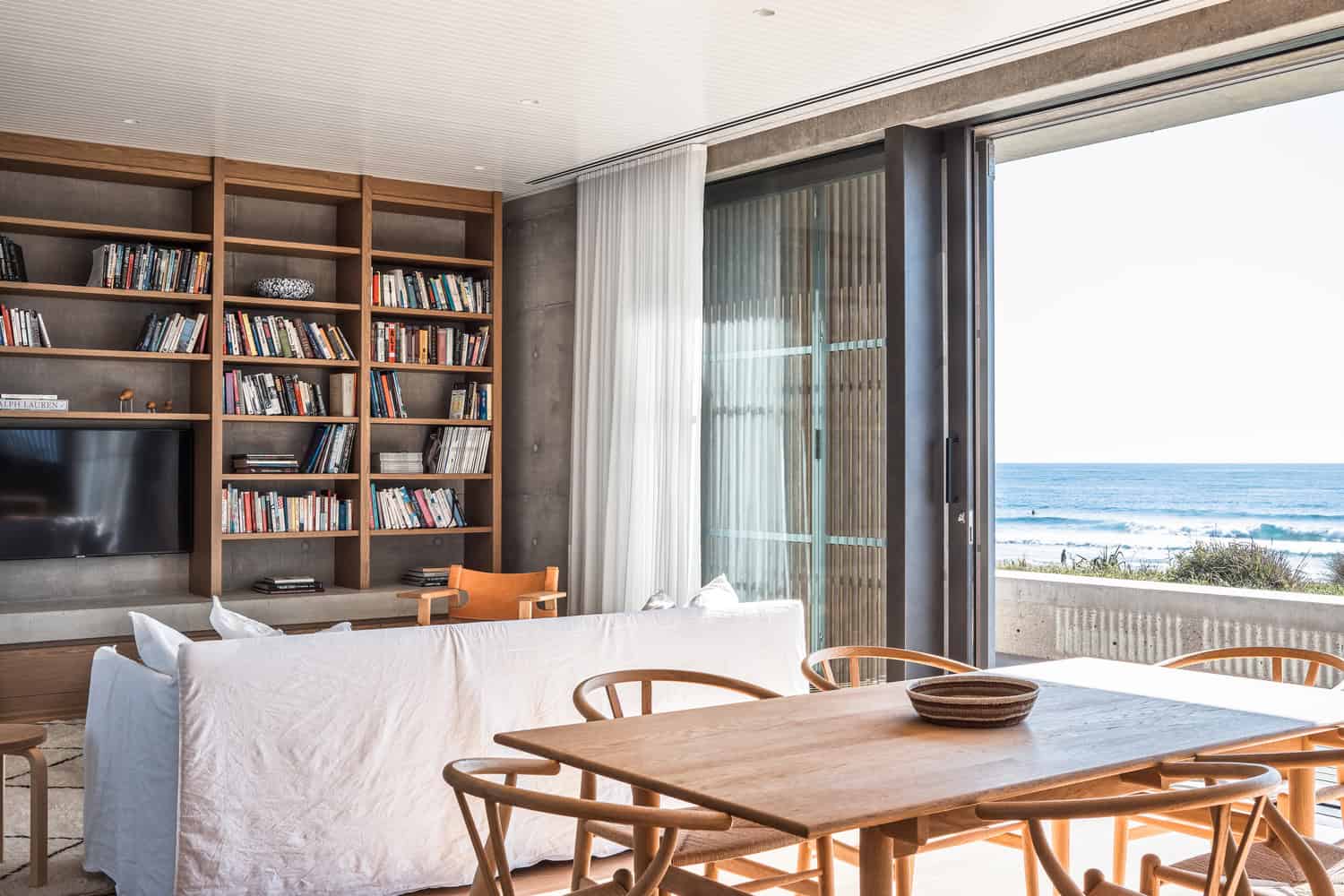 Mermaid Beach Residence by BE Architecture in Queensland, Australia Mermaid Beach Residence by BE Architecture in Queensland, Australia