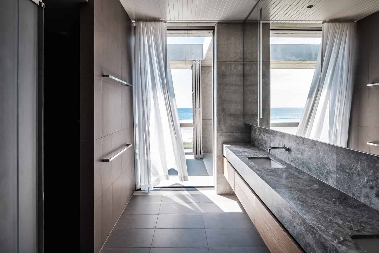 Mermaid Beach Residence by BE Architecture in Queensland, Australia Mermaid Beach Residence by BE Architecture in Queensland, Australia