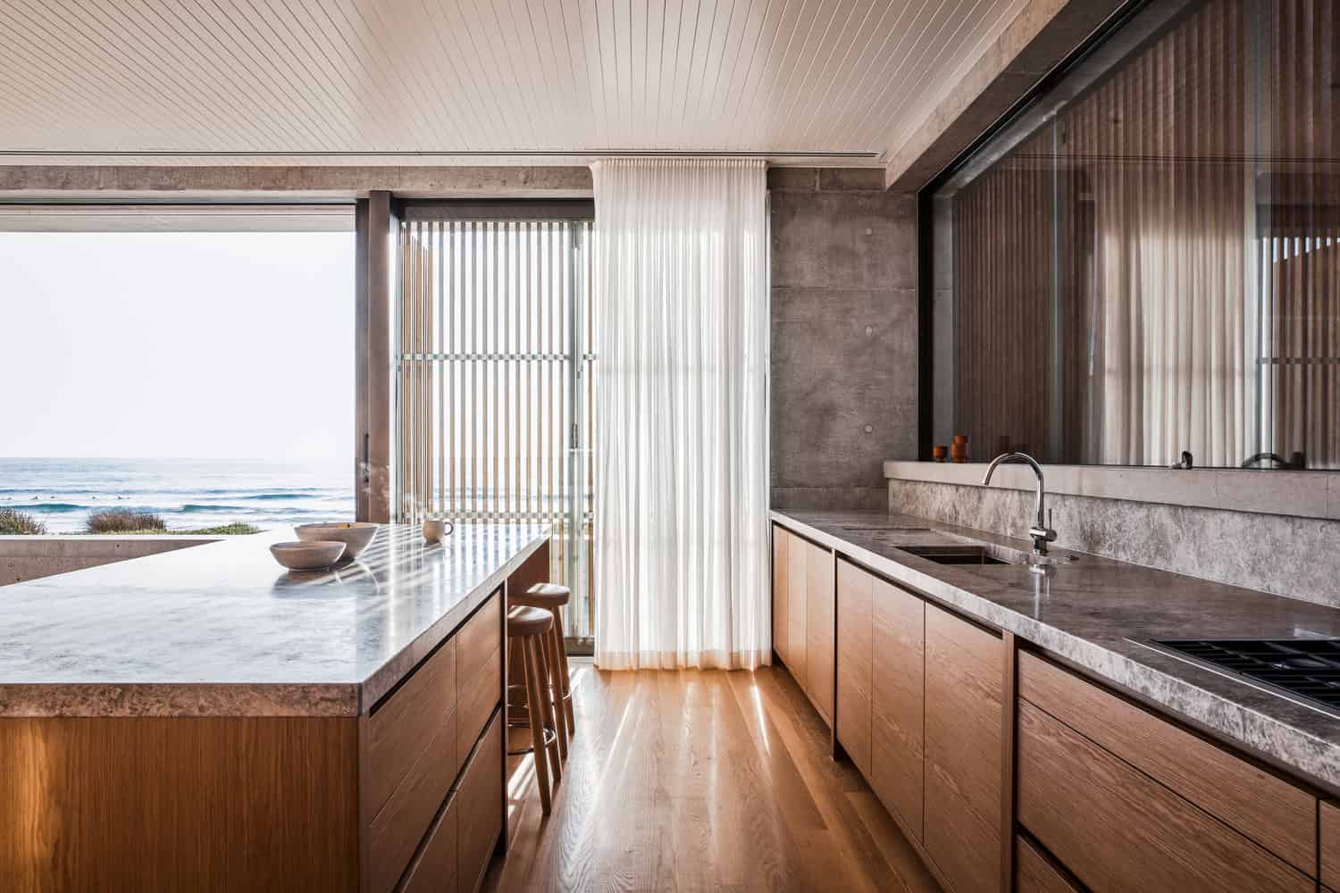 Mermaid Beach Residence by BE Architecture in Queensland, Australia Mermaid Beach Residence by BE Architecture in Queensland, Australia