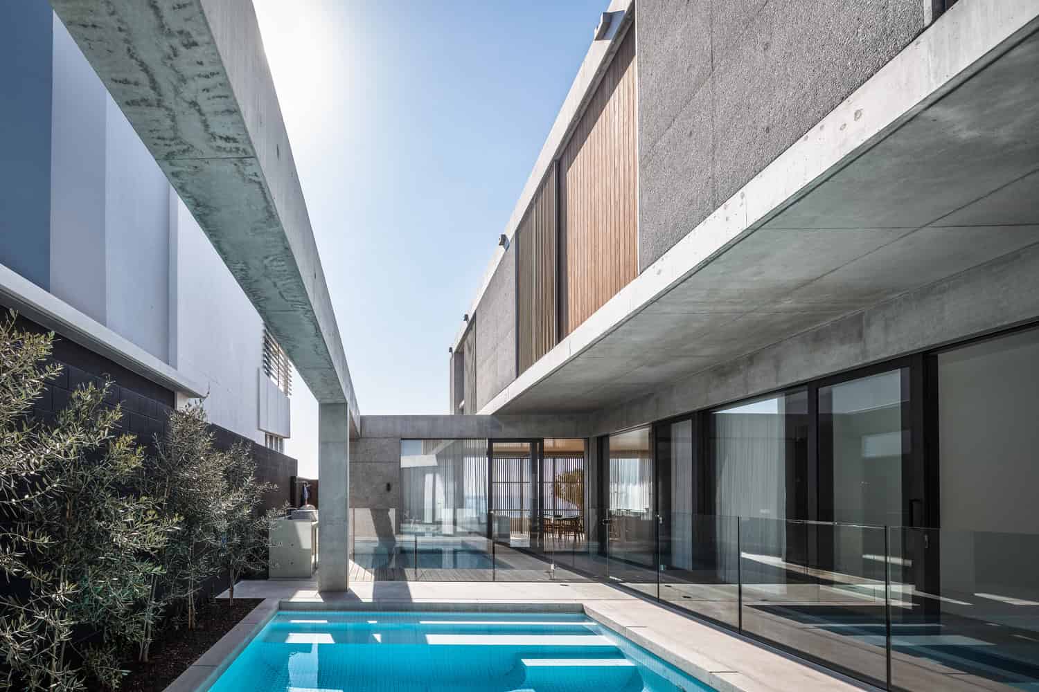 Mermaid Beach Residence by BE Architecture in Queensland, Australia Mermaid Beach Residence by BE Architecture in Queensland, Australia