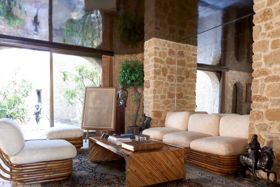 9. Lake Geneva Castle 9. Lake Geneva Castle