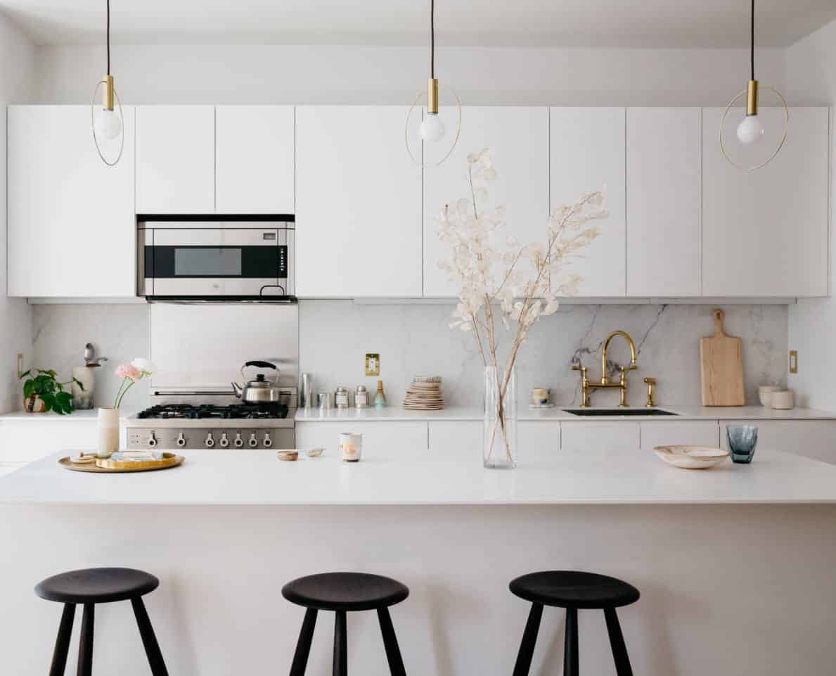 10 Solid and Dramatic Marble Kitchen Backsplashes 10 Solid and Dramatic Marble Kitchen Backsplashes