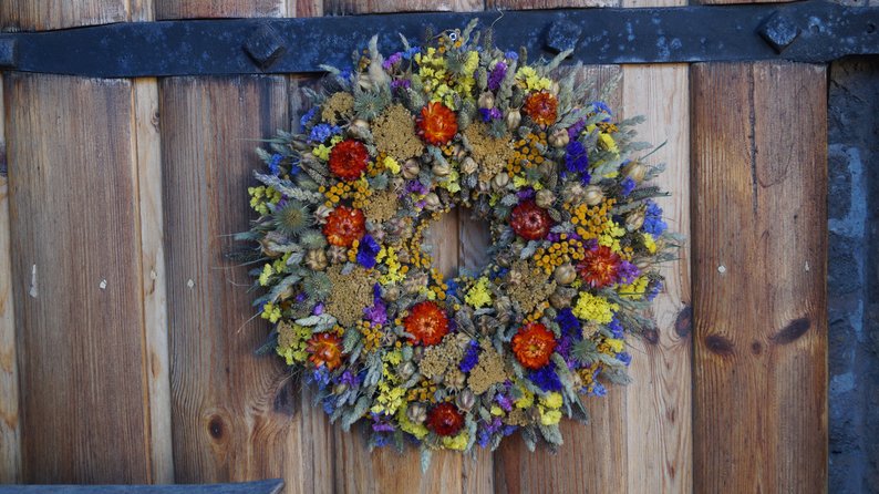 15 Colorful Handmade Summer Wreath Designs Your Front Door Will Need
