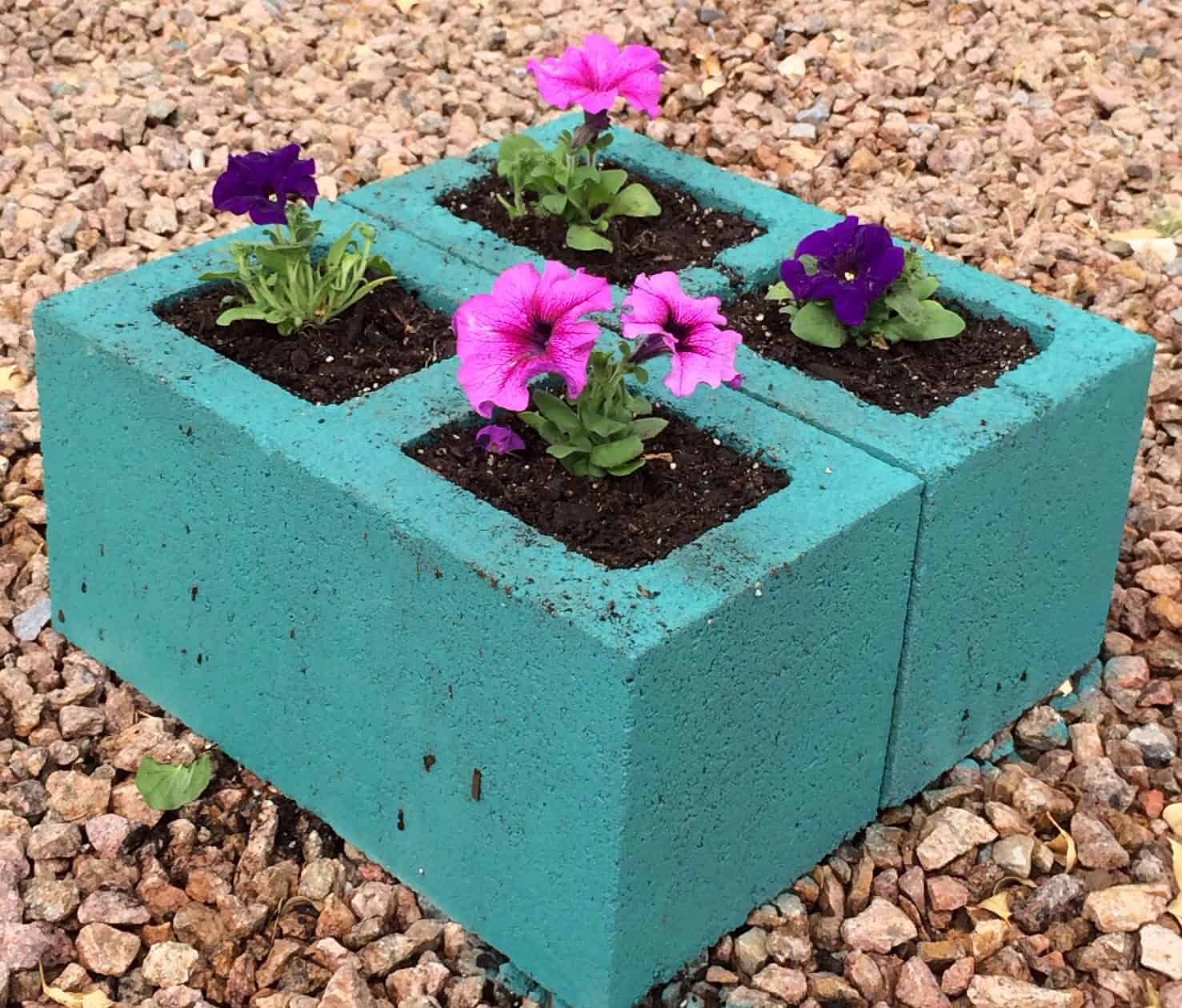 19 Cool Cinder Block Planters That Everyone Can Make 19 Cool Cinder Block Planters That Everyone Can Make
