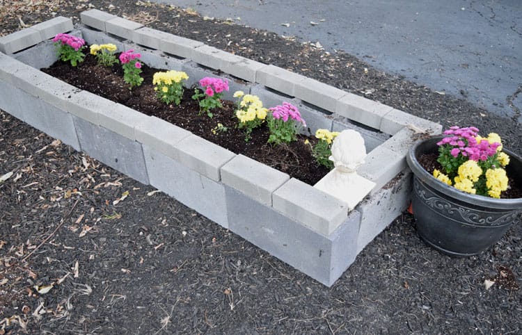 19 Cool Cinder Block Planters That Everyone Can Make 19 Cool Cinder Block Planters That Everyone Can Make