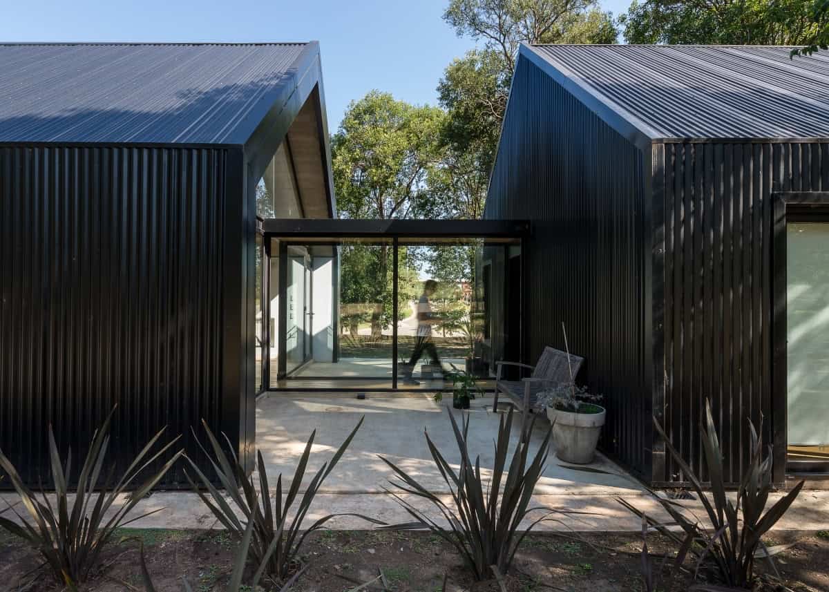 La Negrita by Morini Arquitectos in Mendiolaza, Argentina La Negrita by Morini Arquitectos in Mendiolaza, Argentina