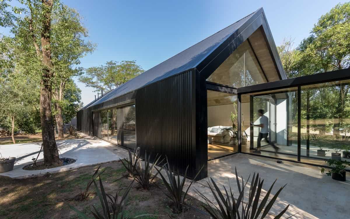 La Negrita by Morini Arquitectos in Mendiolaza, Argentina La Negrita by Morini Arquitectos in Mendiolaza, Argentina