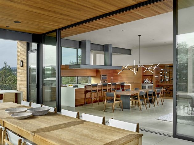 RidgeView House by Zack de Vito Architecture + Construction in California, USA