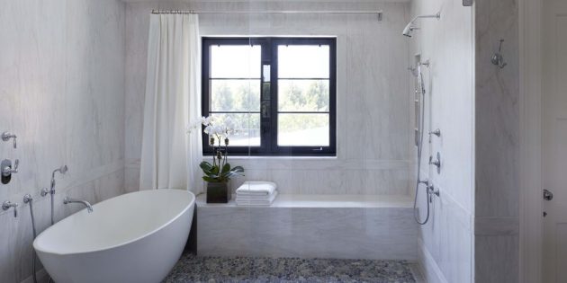 Luxurious Bathrooms with Curved Tubs