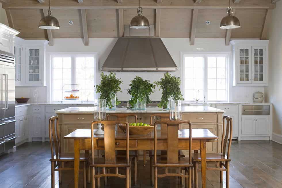 Elegantly Effortless Elegantly Effortless