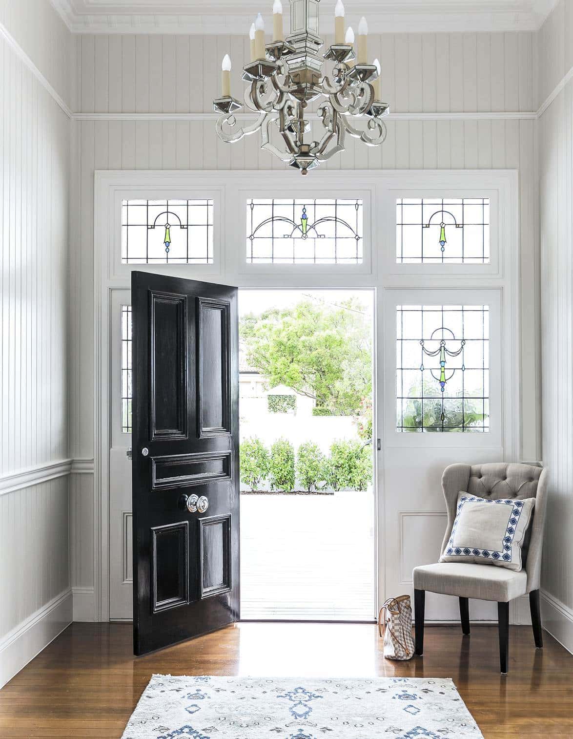 Live Like French With These Provincial-Style Homes Live Like French With These Provincial-Style Homes