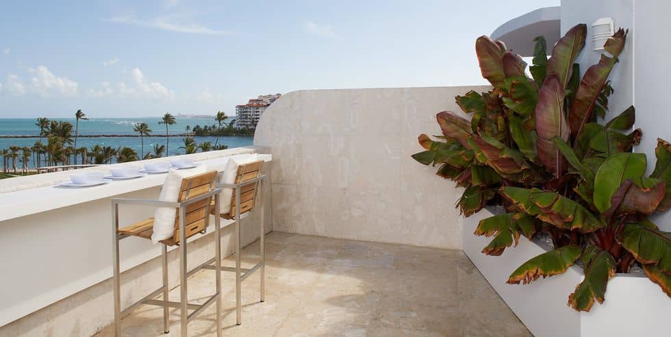 2. Seaside Dining 2. Seaside Dining