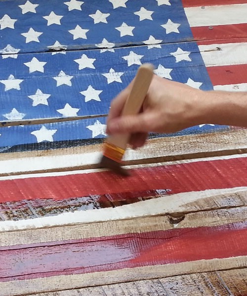 15 Stunning DIY 4th of July Decorations You Can Make From Reclaimed Wood