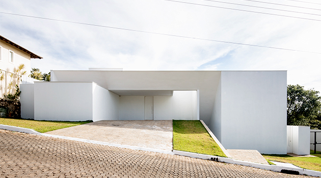 Cora House by Bloco Arquitetos in Brasilia, Brazil