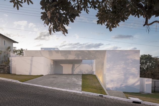 Cora House by Bloco Arquitetos in Brasilia, Brazil