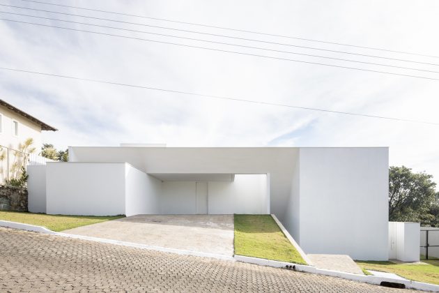 Cora House by Bloco Arquitetos in Brasilia, Brazil