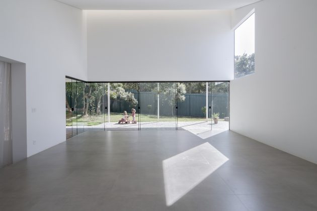 Cora House by Bloco Arquitetos in Brasilia, Brazil