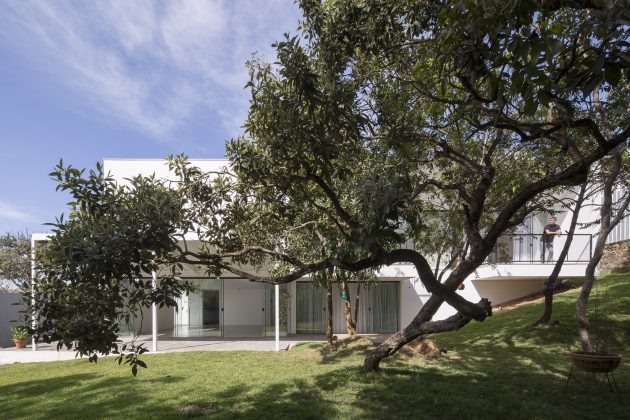 Cora House by Bloco Arquitetos in Brasilia, Brazil