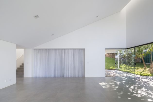 Cora House by Bloco Arquitetos in Brasilia, Brazil