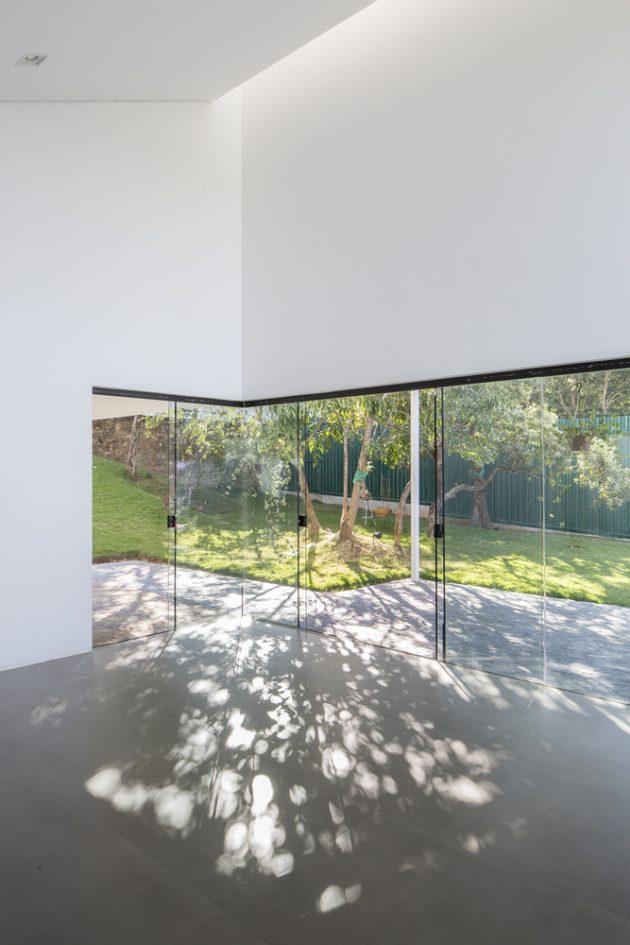 Cora House by Bloco Arquitetos in Brasilia, Brazil