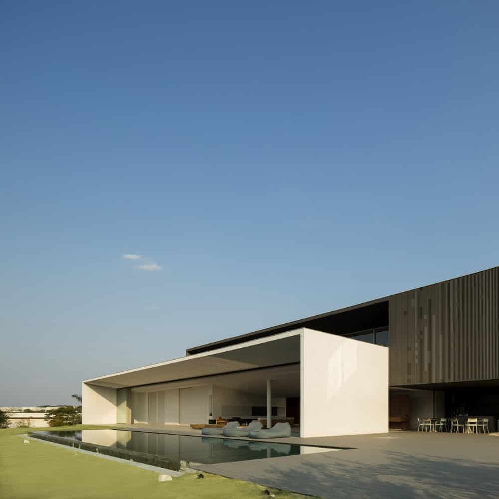 JY House by Studio Arthur Casas in Porto Feliz, Brazil JY House by Studio Arthur Casas in Porto Feliz, Brazil