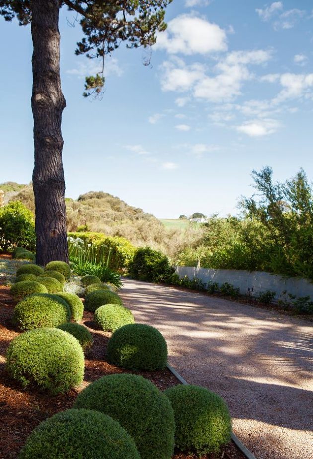 Mornington Peninsula Property with a Mediterranean-Style Garden
