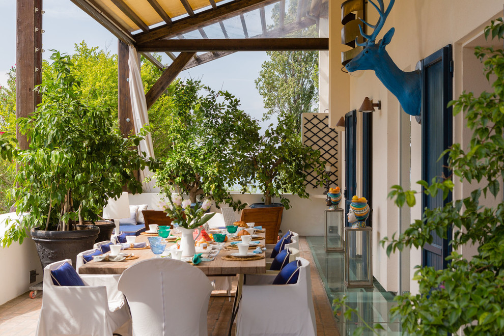 17 Posh Mediterranean Porch Designs That Abound With Elegance