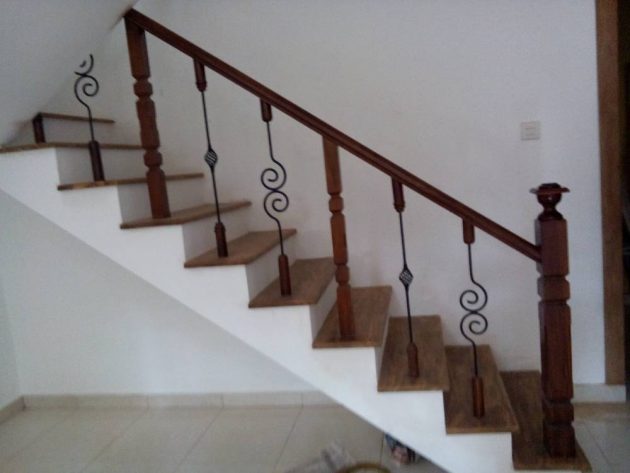 10 Staircase Fence Designs To Help You In Your Choice