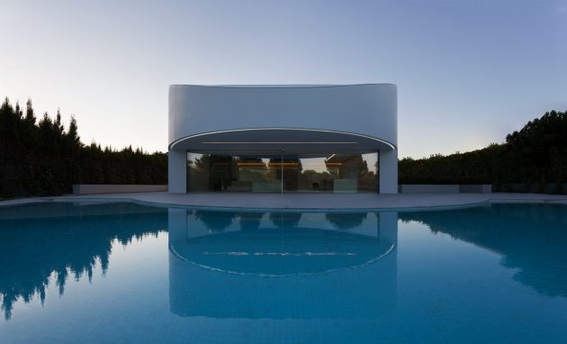 Balint House by Fran Silvestre Arquitectos in Betera, Spain