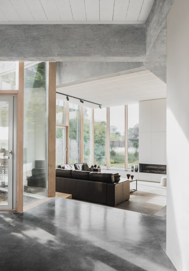 House L-C by Graux & Baeyens Architects in Anzegem, Belgium