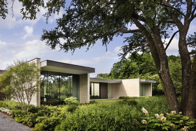 Preston Hollow Residence by Bodron+Fruit in Dallas, Texas