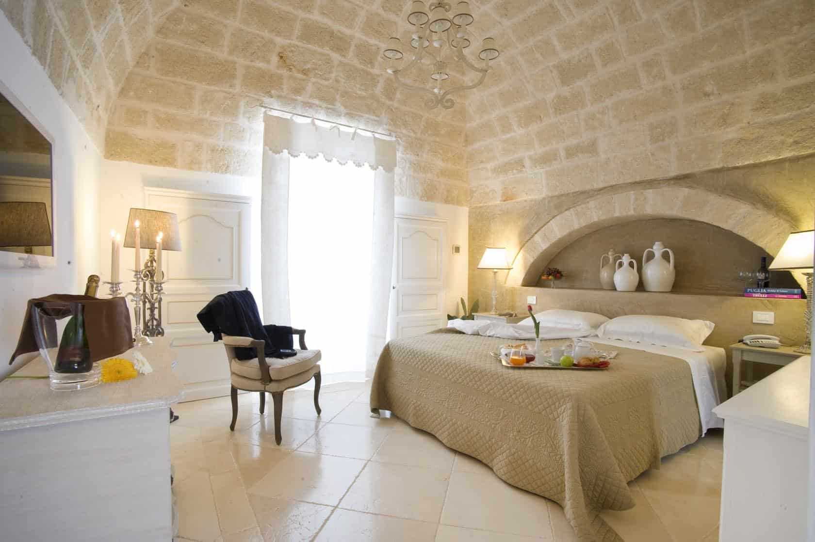 The Mediterranean Breeze Refined in a Charming Hotel in Italy The Mediterranean Breeze Refined in a Charming Hotel in Italy