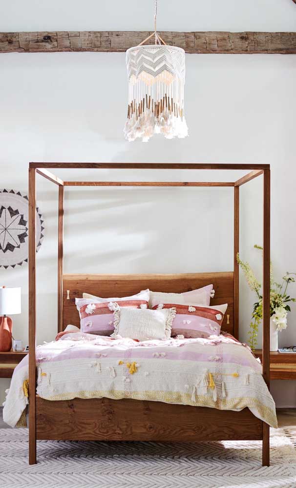 10 Perfect Designs of Poster Beds for a Lovely Bedroom