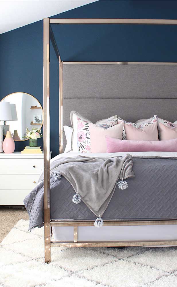 10 Perfect Designs of Poster Beds for a Lovely Bedroom