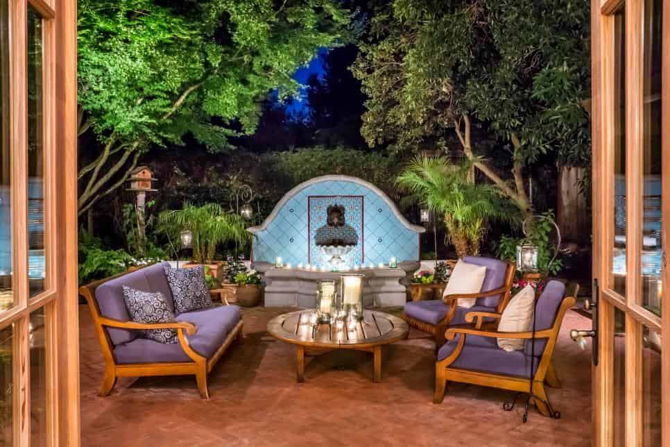 10 Magnificent Ideas To Decorate Italian Style Balcony