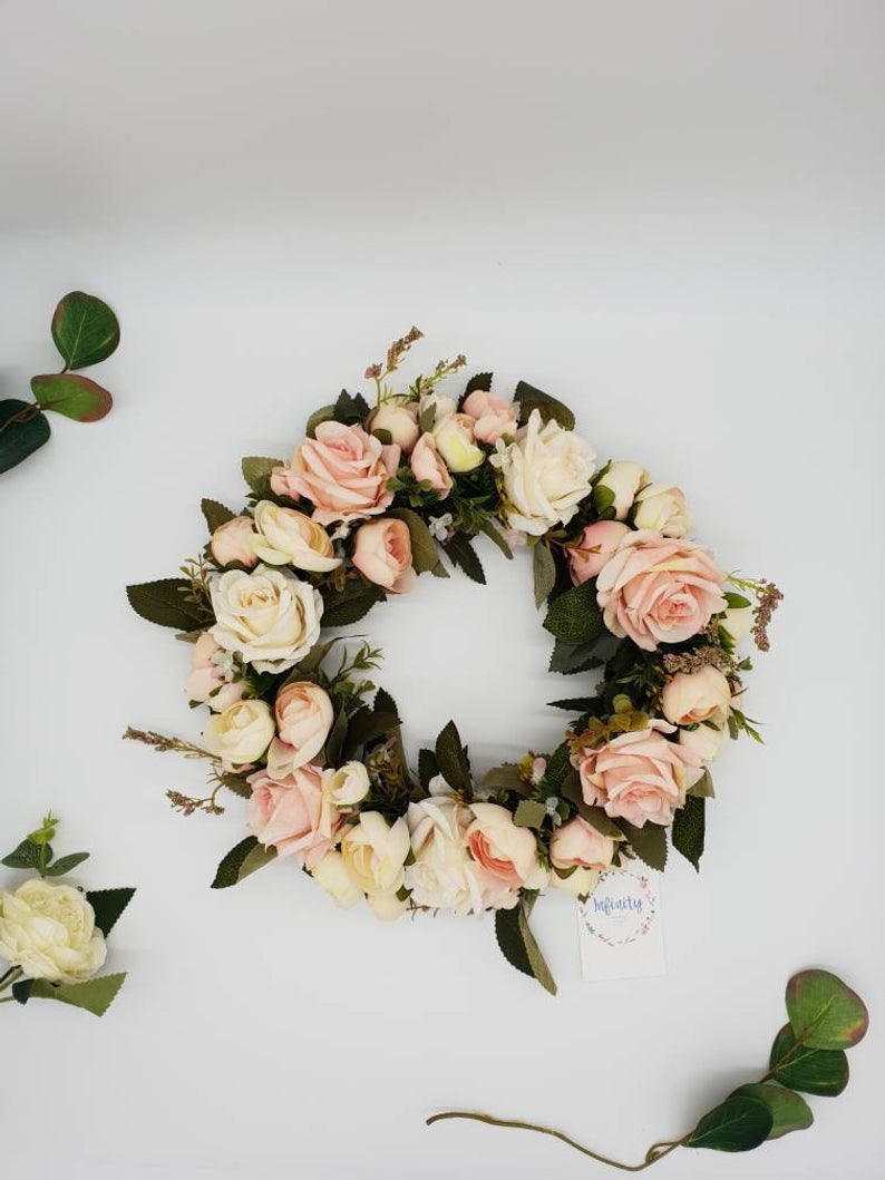15 Cute Wedding Wreath Designs Every Summer Wedding Needs