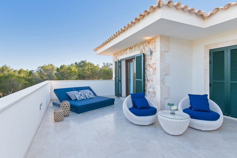 17 Splendid Mediterranean Deck Designs For Pure Enjoyment