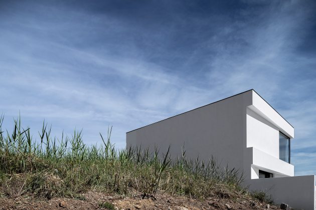 House MM by Sergio Miguel Godinho Architect in Odivelas, Portugal
