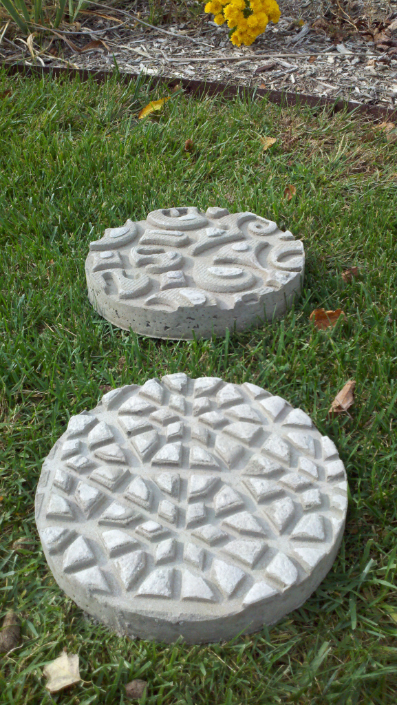 15 Crafty And Fun DIY Stepping Stones For Your Garden